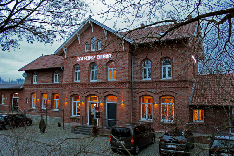Bild vergrößern: Außenansicht Restaurant Bahnhof Reken
